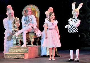 Губернаторская елка зажгла огни