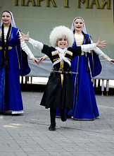 Фестиваль детского фольклора собрал в большой хоровод представителей народов Дона