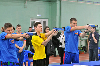 Всю неделю на манеже