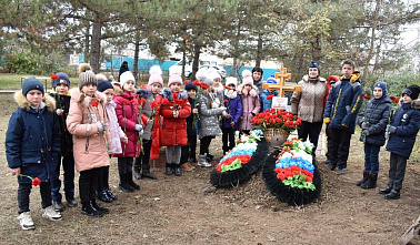 В азовском селе Пешково перезахоронили останки неизвестного бойца