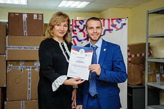 Депутат Госдумы РФ Лариса Тутова передала книги для республиканской библиотеки ДНР