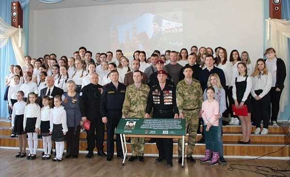 В  донских школах растет количество "парт героев"