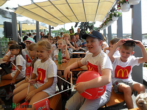 Вместе со звездами и «Макдоналдс»