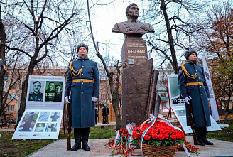 В луганском Сквере пограничников открыт памятник Герою Советского Союза Кузьме Гребеннику