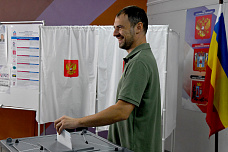 14 09 2025 Юрий Слюсарь и другие кандидаты в донские губернаторы проголосовали