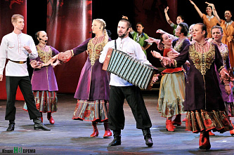 Комсомольская юность наша