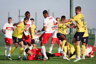 У каждого свои цели. Футболисты «Ростова» провели последний тренировочный матч в Арабских Эмиратах