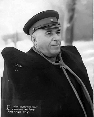 По главной улице со сводным батальоном