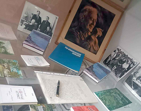 Кашарцы увидят выставку книг писателя Василия Воронова