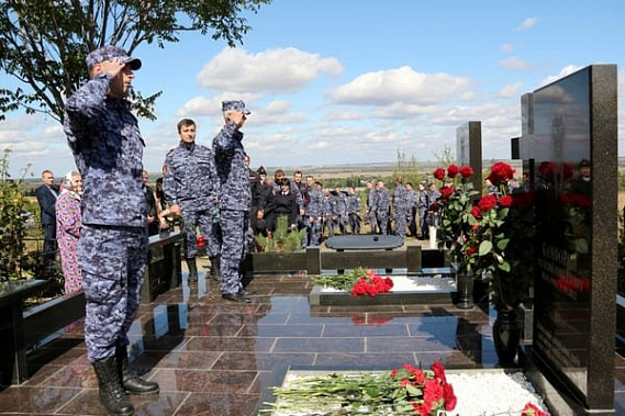 В Новочеркасске и Аксае почтили погибших героев-правоохранителей