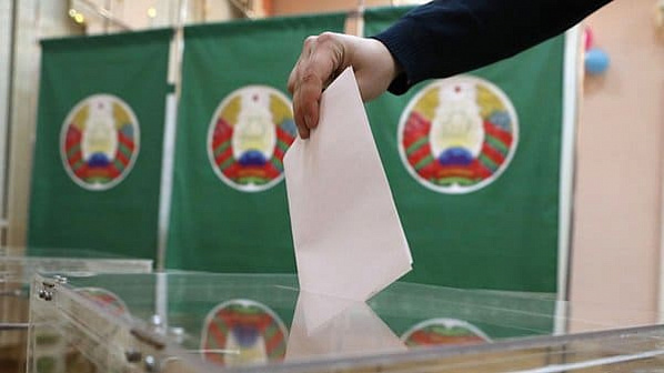 За предвыборной гонкой в Белоруссии ﻿наблюдают только 8% россиян