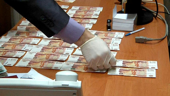В Ростове задержали полицейского из Карачаево-Черкесии за получение взятки 1,6 миллиона рублей