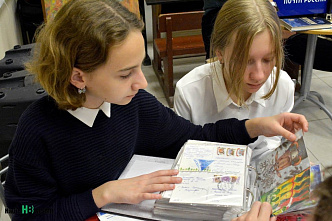 Почта России учит детей отправлять открытки