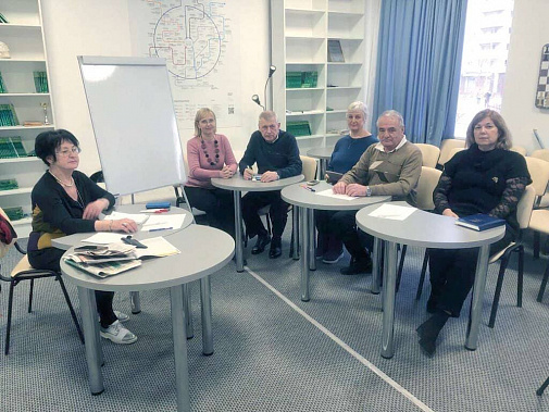 Мастер-класс для НКО проводит Ирина МАИЛЯН.