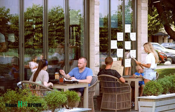 Почему европейцы любят обедать в кафе