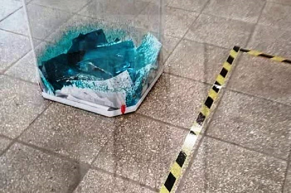 Житель Азовского района, выливший зеленку в урну для голосования, пока получил достаточно мягкое наказание
