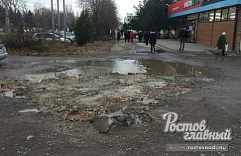Таганрожца заставили раскопать яму на дороге и заплатить штраф