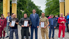 В Новочеркасске прошла традиционная зарядка с чемпионом