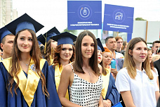 В ДГТУ вручили дипломы лучшим выпускникам