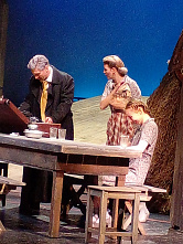 В Ростове показали премьеру спектакля «Сестра, подруга и жена»