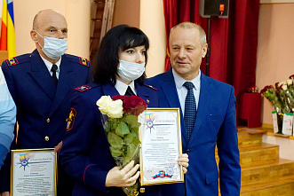 На Дону наградили пожарных-добровольцев