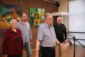 «Солнечный художник» в клубной библиотеке