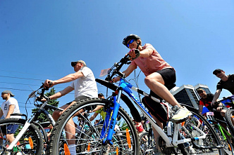 По улицам донской столицы промчал Ростовский вело парад