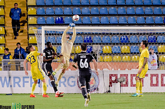 Выходят на арену вратари