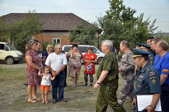 Губернатор области Василий Голубев держал ситуацию с пожаром в Усть-Донецком районе на личном контроле.
