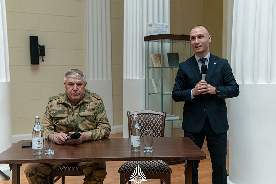   Герой России, генерал Григорий Хоперсков ответил на вопросы ростовских студентов