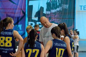 В Ростове прошел товарищеский турнир трех команд, по баскетболу