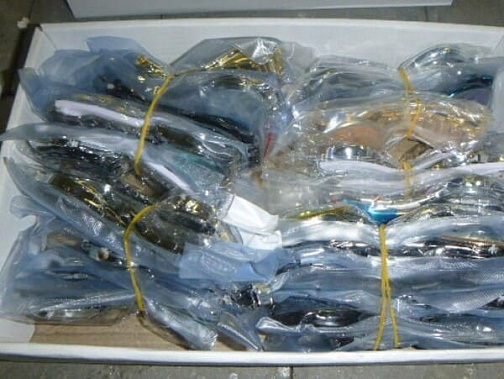 Донские пограничники помогли водителю найти вместо светильников поддельные часы