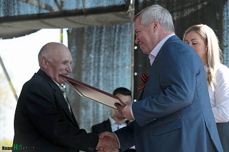 В сумме 882 года