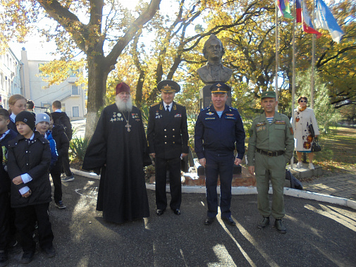 В школах проходят «суворовские линейки» и уроки