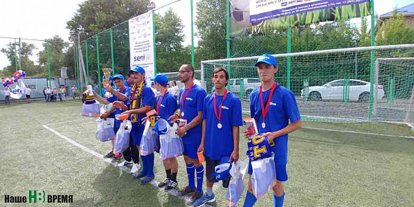 Победитель турнира получает кубок, медали и путевку в Польшу.