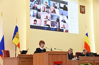 Донские парламентарии выделили более миллиарда рублей на доплаты медикам и педагогам