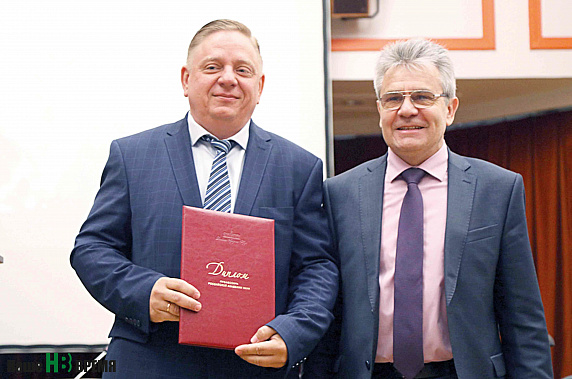 Игорь КОЛЕСНИКОВ (слева) и президент РАН Александр СЕРГЕЕВ.
