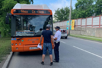 В Ростове автобус №94 с пассажирами врезался в самосвал