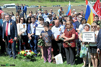 На братских могилах не ставят крестов