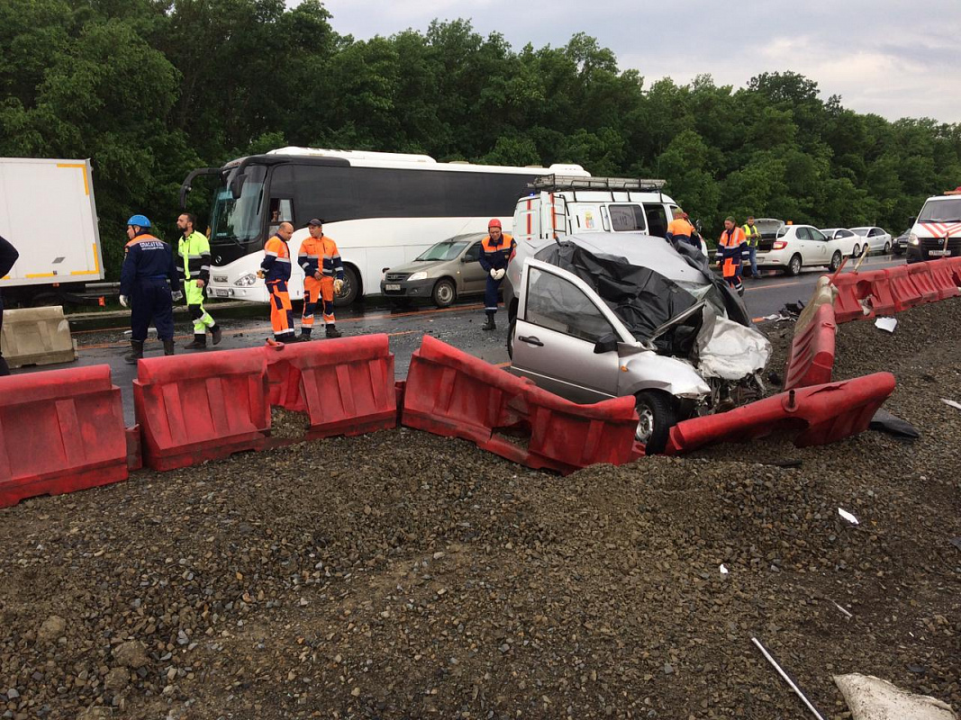 В Ростовской области три человека погибли в аварии на автодороге М-4 «Дон» 1 июня