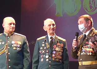 Вековой юбилей ветеран Борис Туманов отметил в новочеркасском гарнизоне