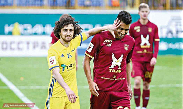 БАЙРАМЯН и НОБОА, друзья-соперники. Фото фк «Рубин»