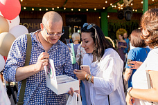 Сто тысяч для двойняшек