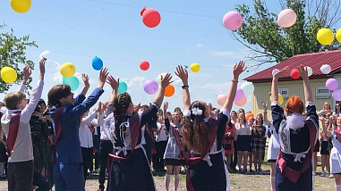 Обучили и направят отдыхать: более сотни детей из Донбасса получили аттестаты в школах Ростовской области