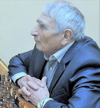 Один из самых опытных участников мастер ФИДЕ Гергий Хачатурян из Кагальницкого района.