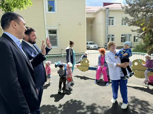 Пусть каждый ребенок растет в атмосфере добра, заботы и семейного тепла!