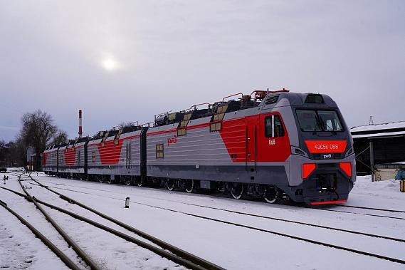 На железную дорогу поступили еще 20 электровозов семейства «Ермак», изготовленных на НЭВЗе