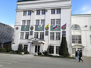 Главный административный вход на завод «Абрау-Дюрсо». 