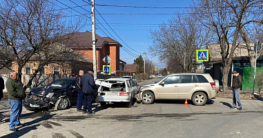 В ДТП в Аксае пострадали два человека