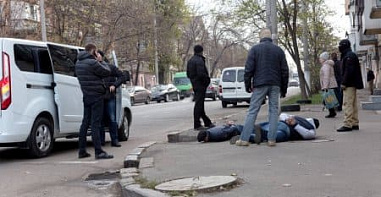 Наркополицейские из Азова вымогали полмиллиона рублей